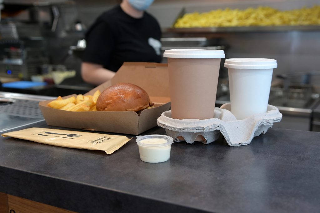Deux formats de porte-gobelets carton Ambicup ! Idéal pour le snacking !